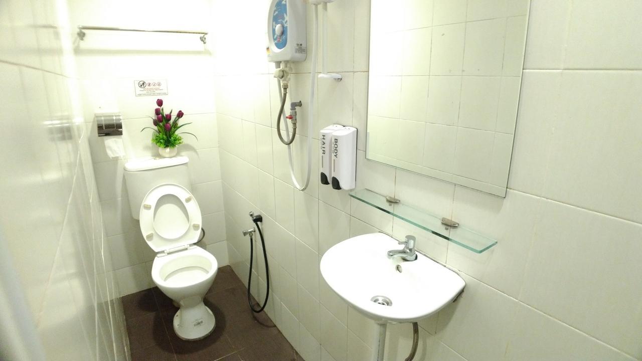 Apple 1 Hotel Budget Гелугор Екстериор снимка