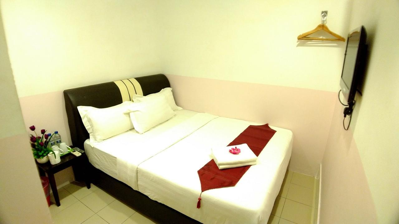 Apple 1 Hotel Budget Гелугор Екстериор снимка
