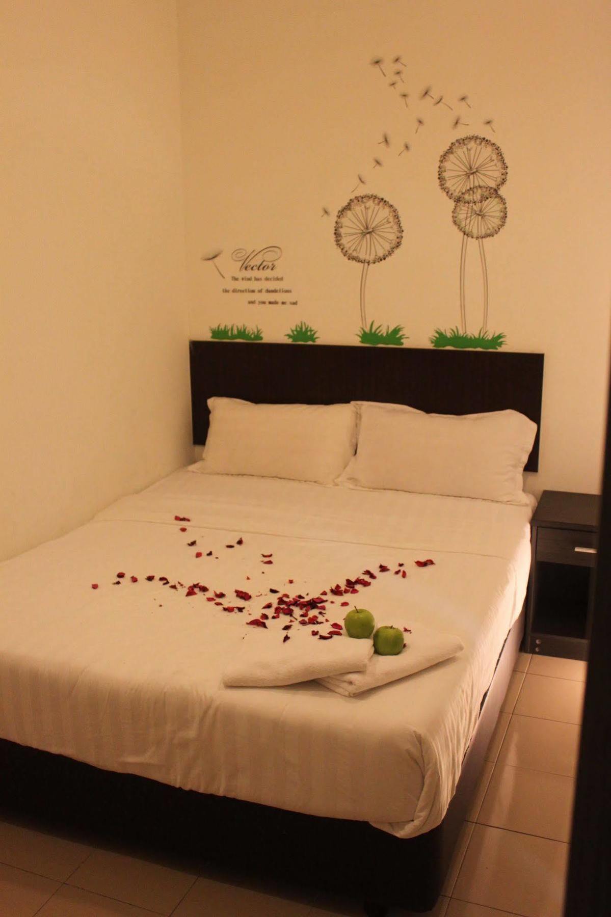 Apple 1 Hotel Budget Гелугор Екстериор снимка