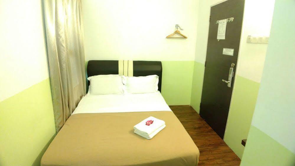 Apple 1 Hotel Budget Гелугор Екстериор снимка